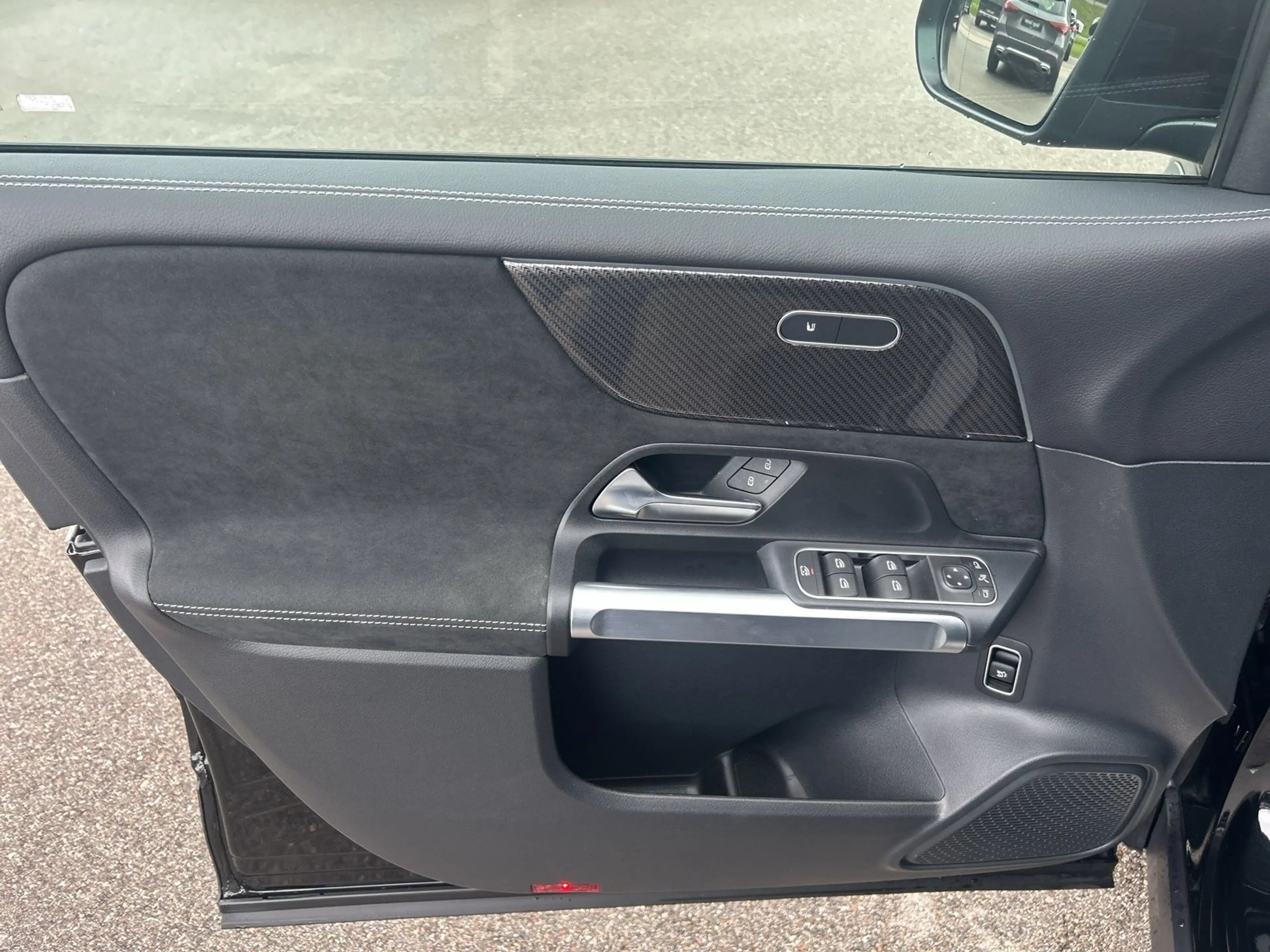 Mercedes-Benz GLB 200 d Cam Navi SHZ EASY-PACK — photo 11