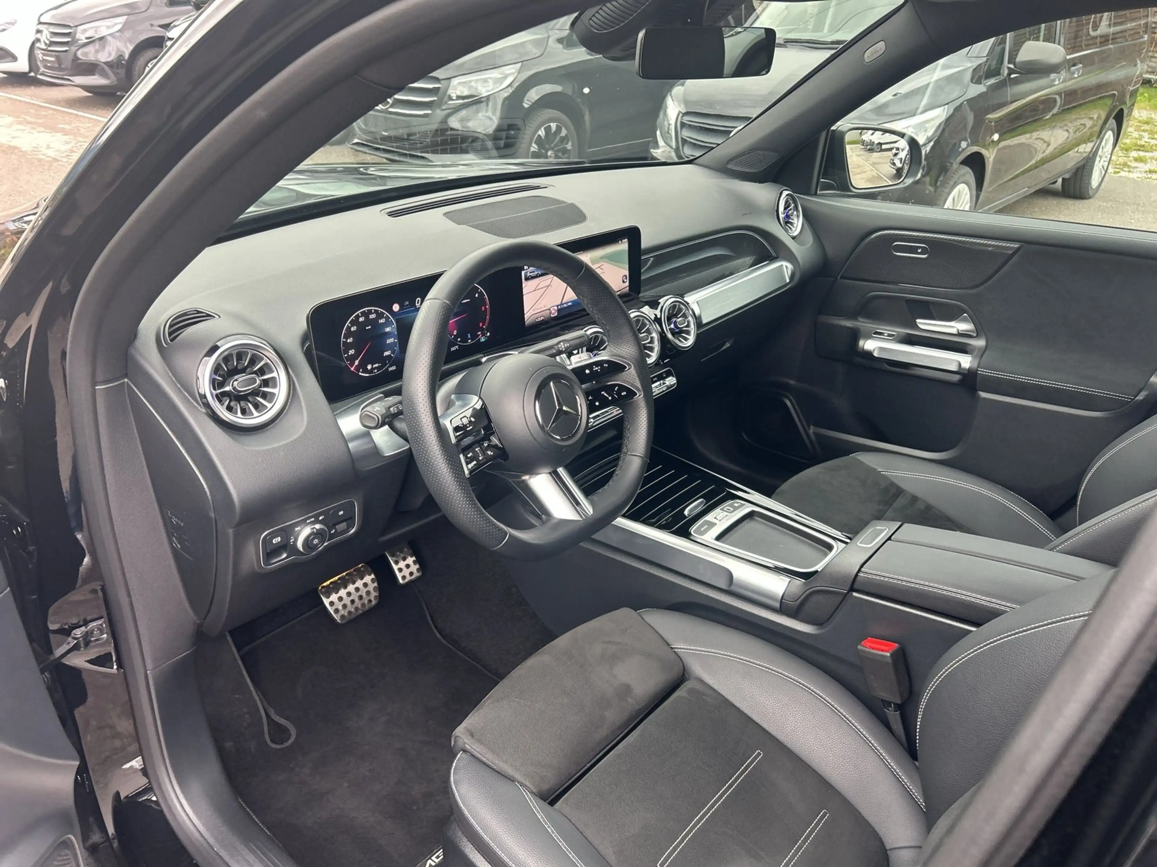 Mercedes-Benz GLB 200 d Cam Navi SHZ EASY-PACK — photo 12