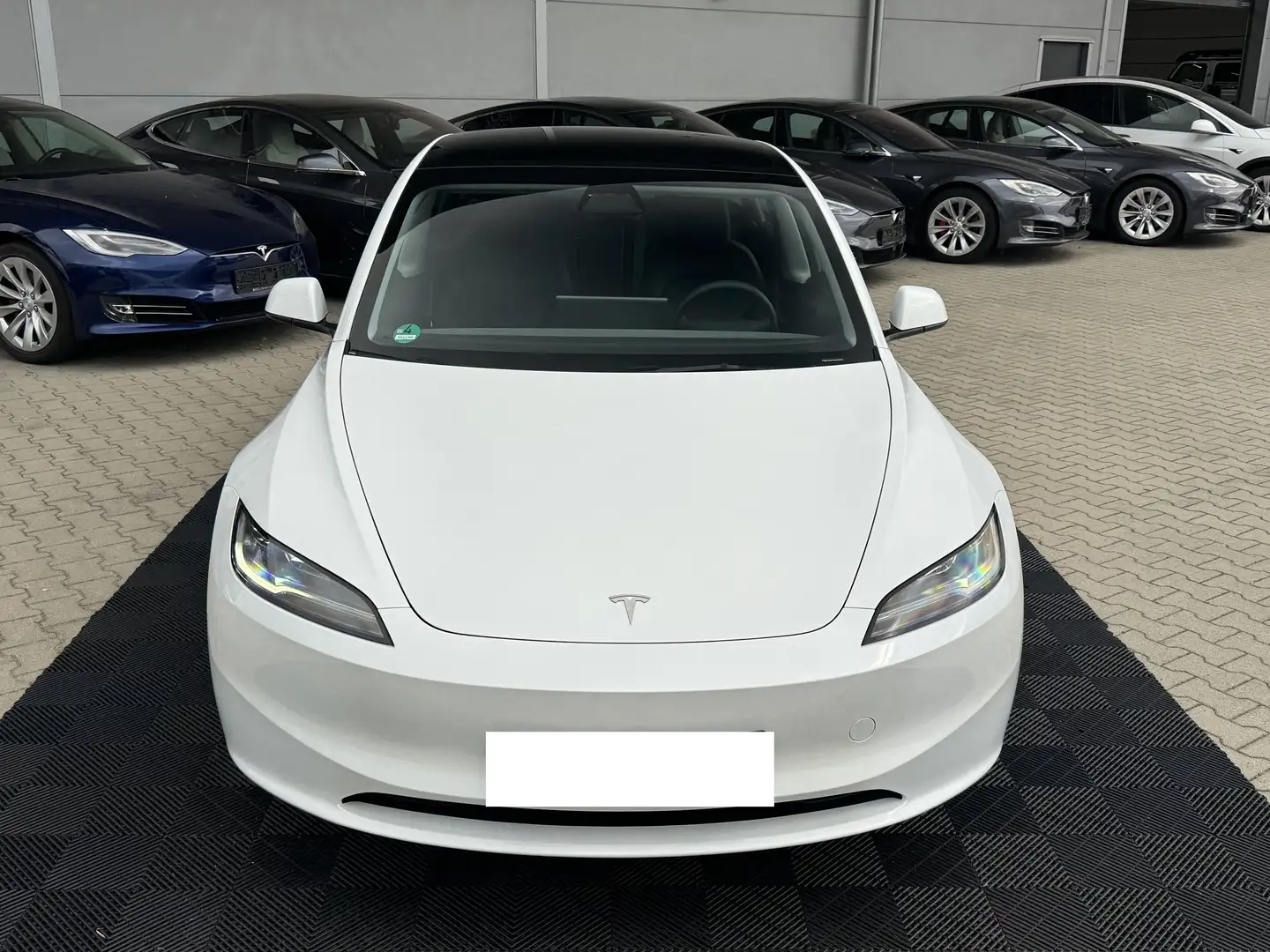 Tesla Model 3 Model 3 MODEL 3 HIGHLAND LR AWD HW4 Schwarz - 1