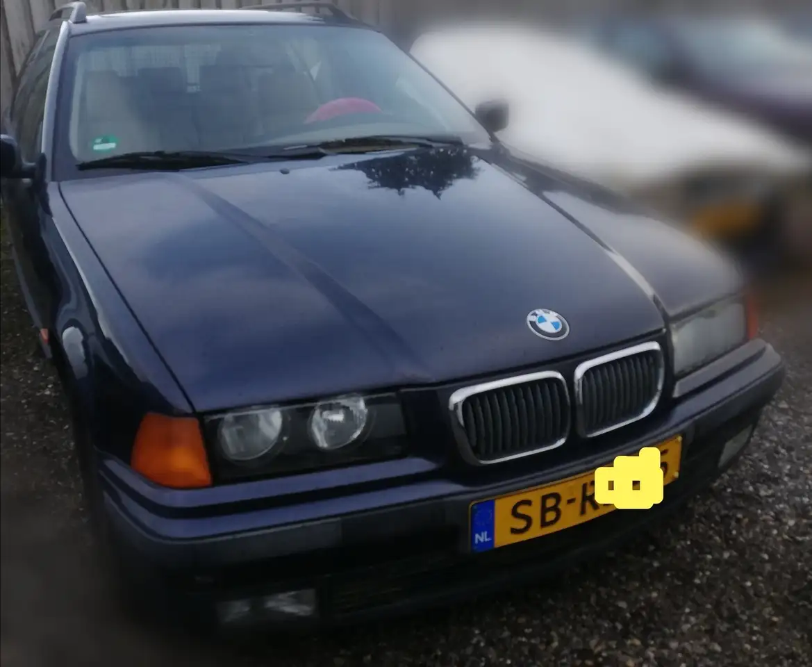 BMW 318iA touring, foto 1