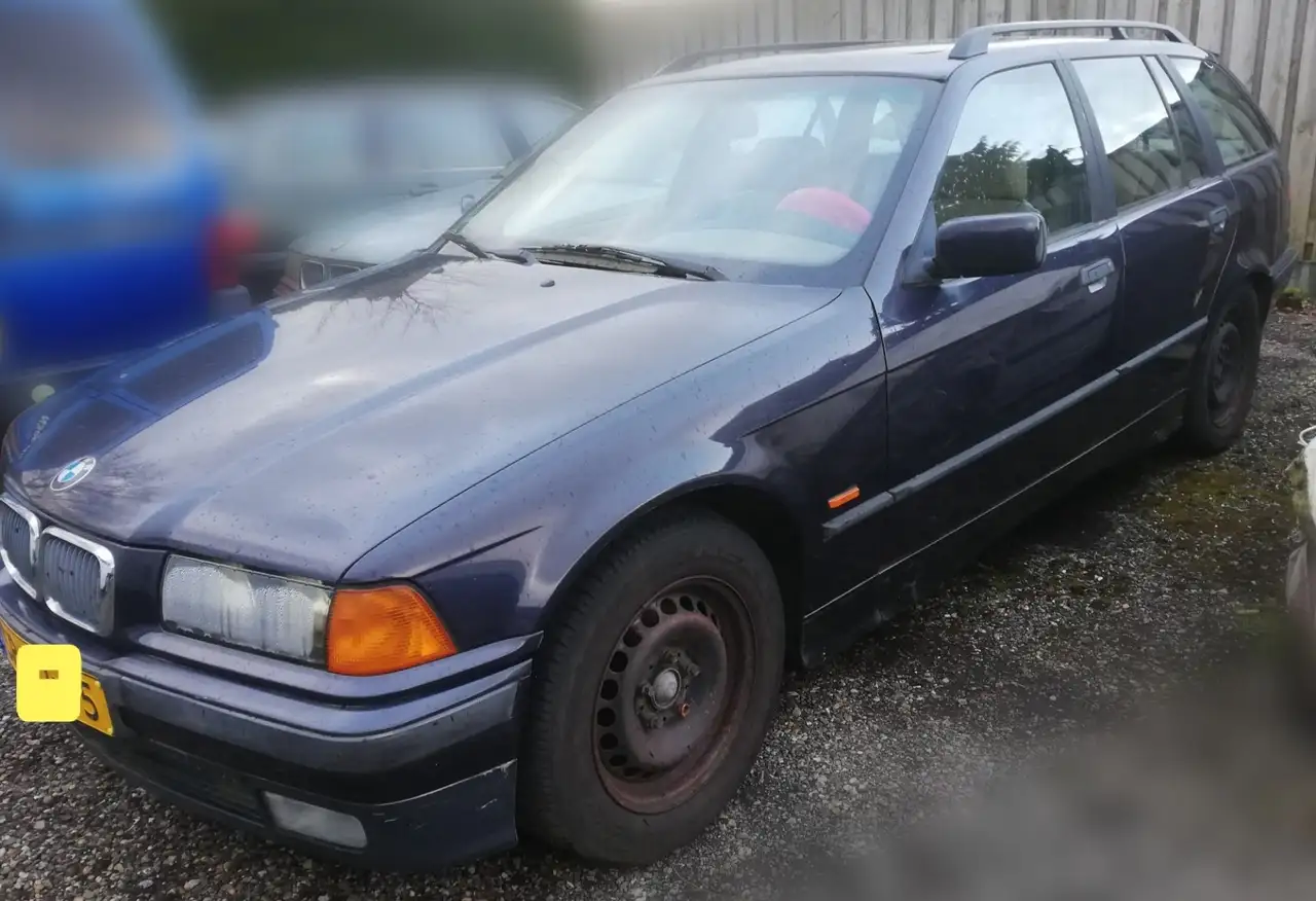 BMW 318iA touring, foto 2