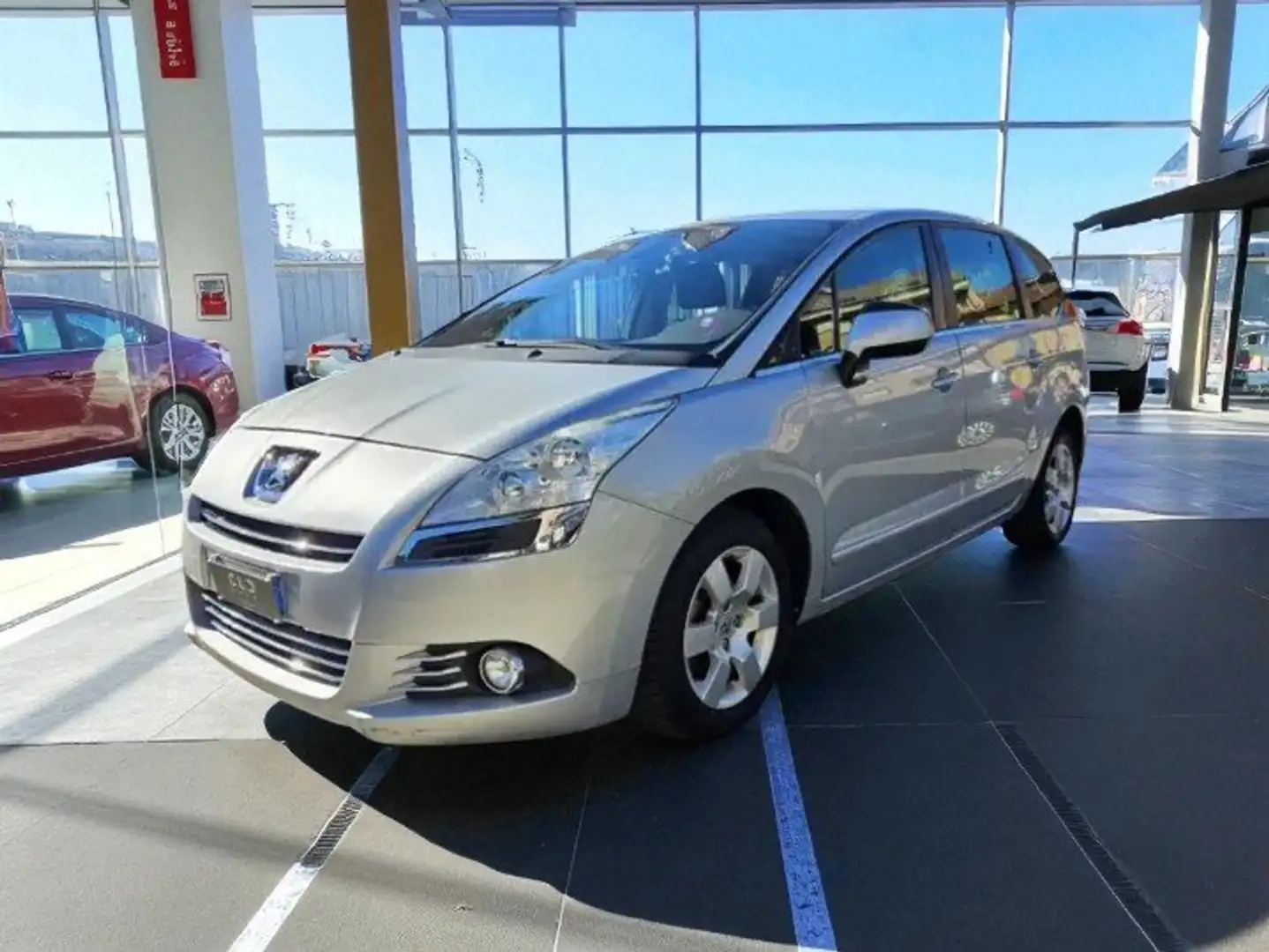 Peugeot 5008 1.6 hdi 8v Active (tecno) 112c 7POSTI Silber - 2