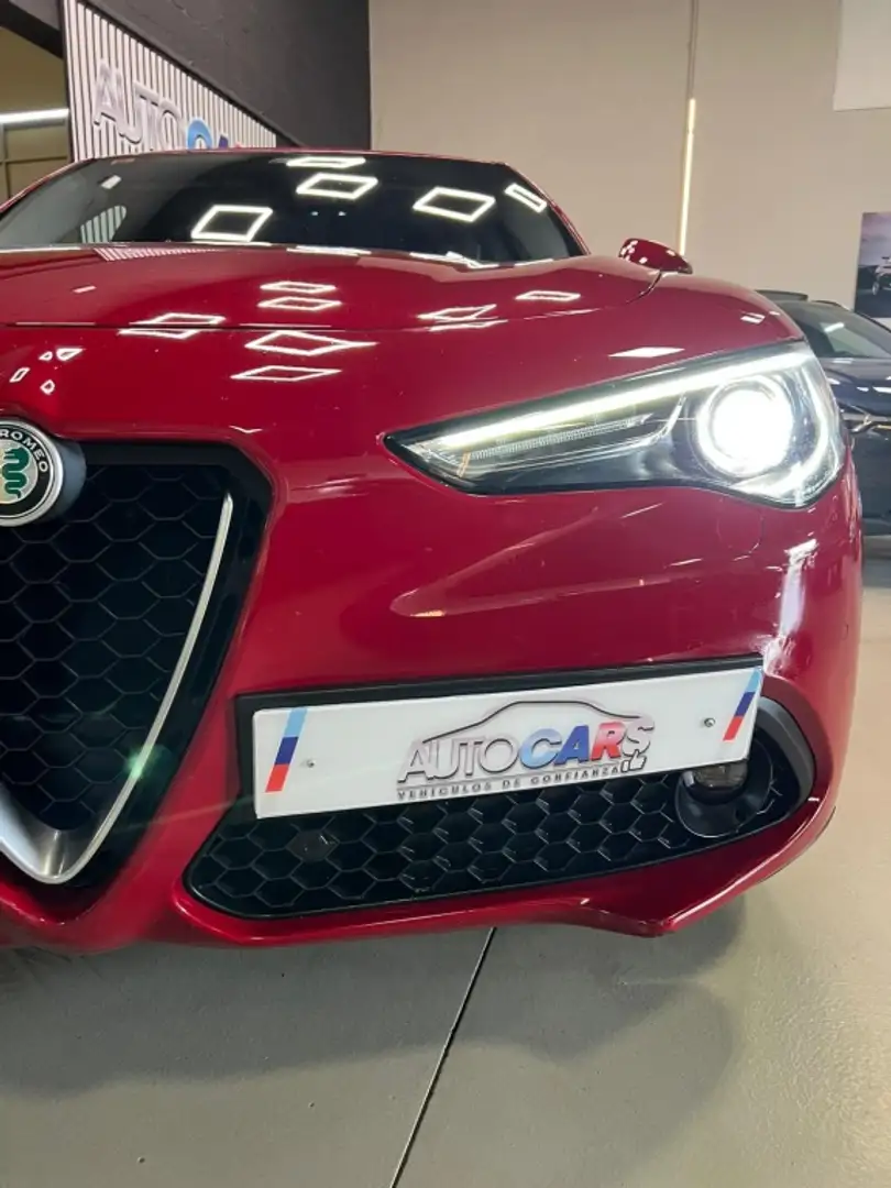 Alfa Romeo Stelvio 2.2 Executive RWD Aut. 150 Rood - 2