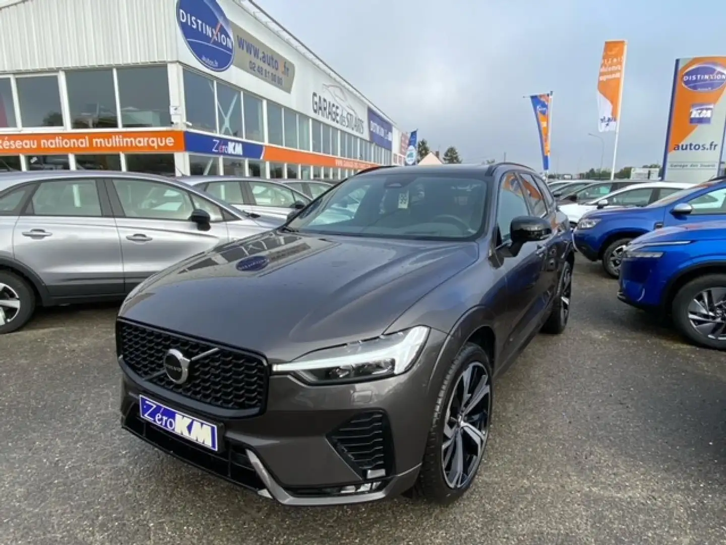 Volvo XC60 B4 MICRO-HYBRIDE DIESEL - 197 - BVA GEARTRONIC ULTIMATE STYLE DARK Gris - 1
