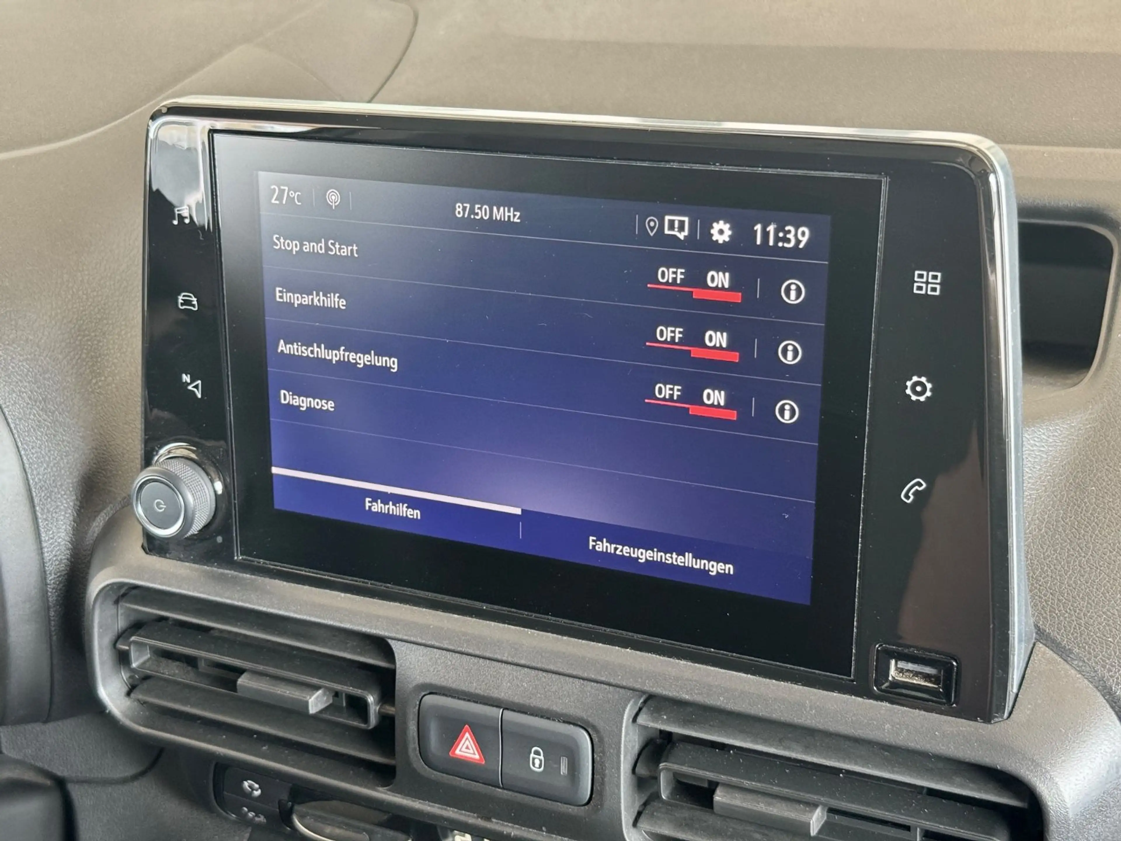 Opel Combo Cargo 96kW Navi CarPlay PDC Temp 1.Hand — photo 10