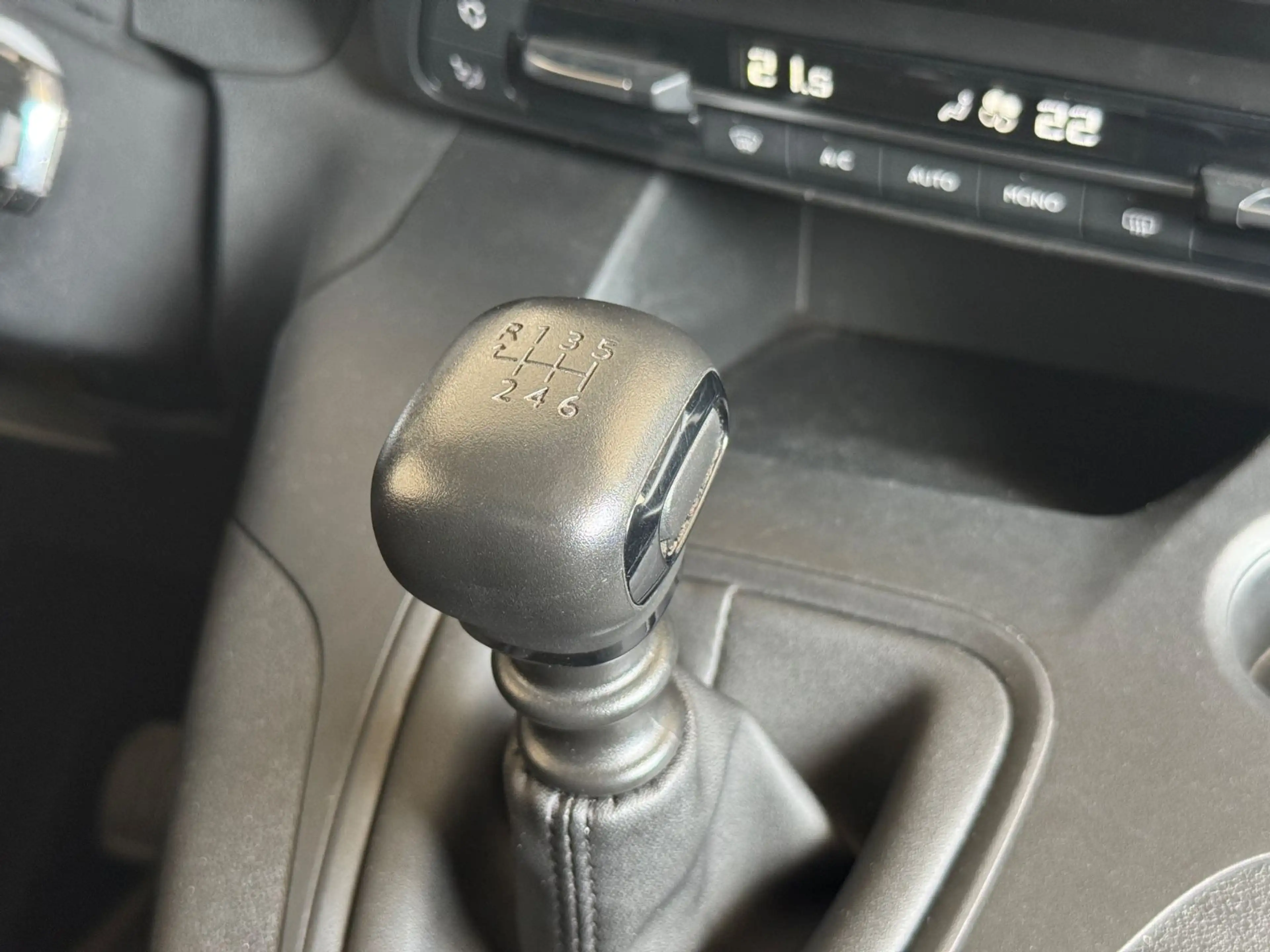 Opel Combo Cargo 96kW Navi CarPlay PDC Temp 1.Hand — photo 13