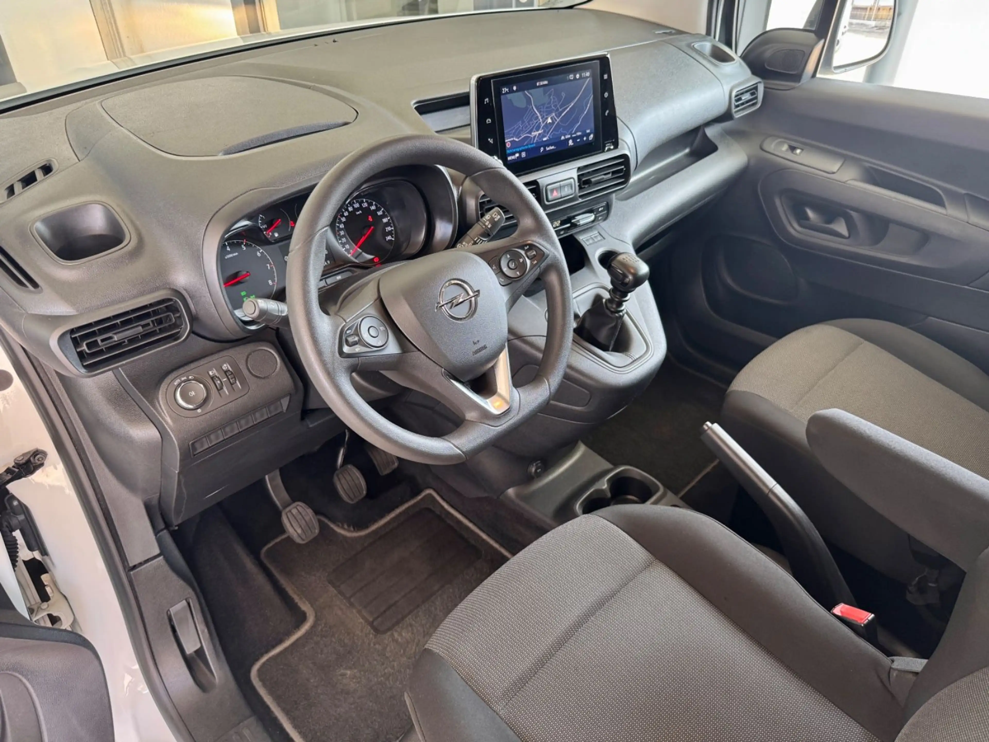 Opel Combo Cargo 96kW Navi CarPlay PDC Temp 1.Hand — photo 7