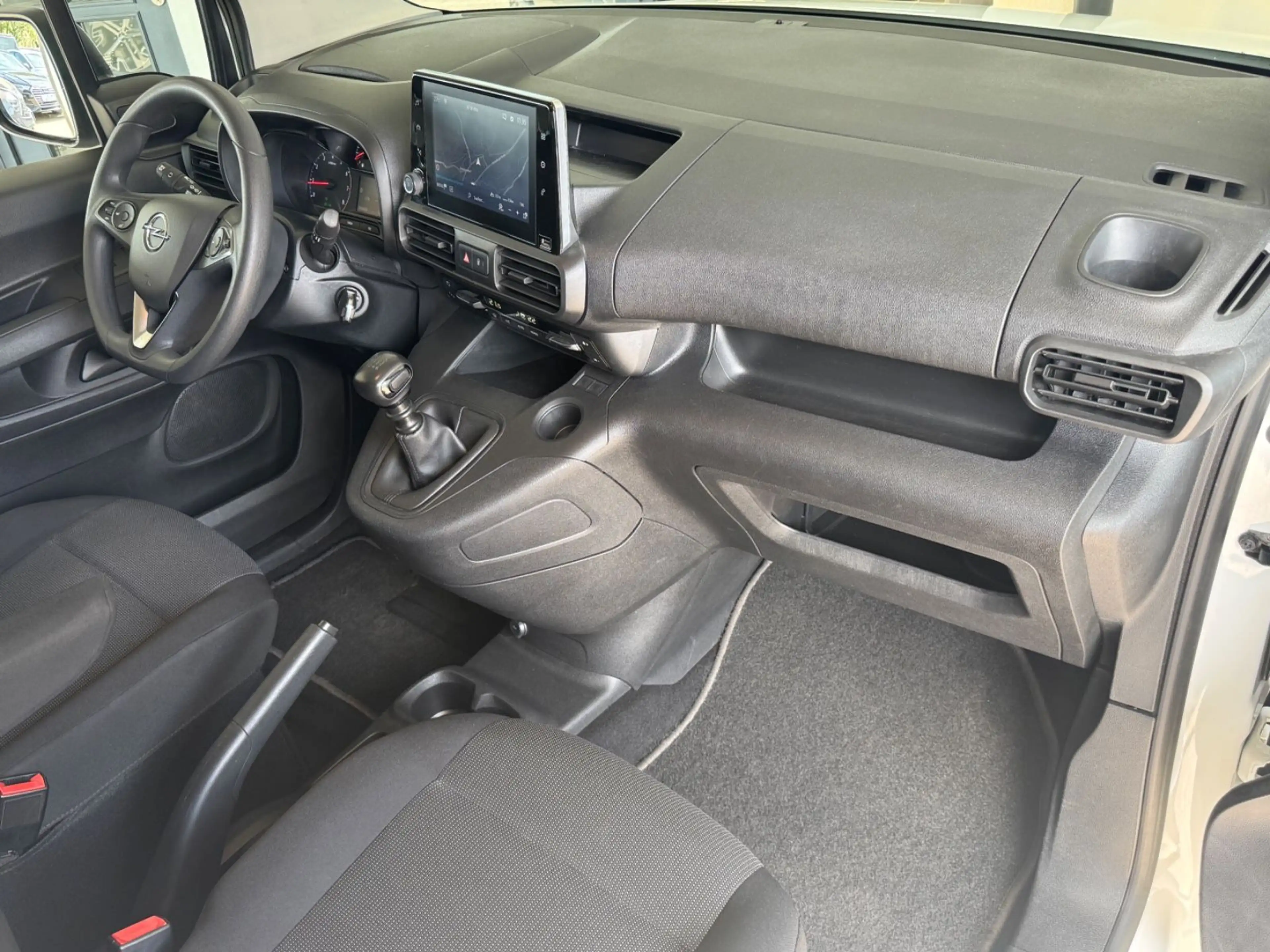 Opel Combo Cargo 96kW Navi CarPlay PDC Temp 1.Hand — photo 8