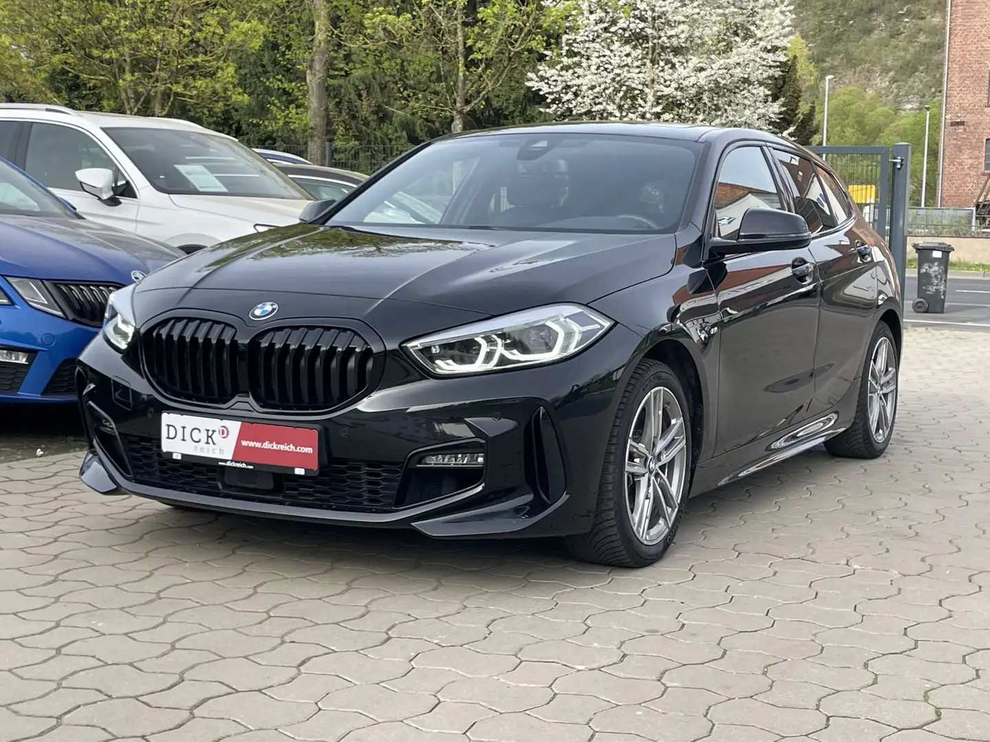 BMW 120 i M Sport Shadow HK-SOUND/ACC/PANO/LEDER/KAM Schwarz - 1