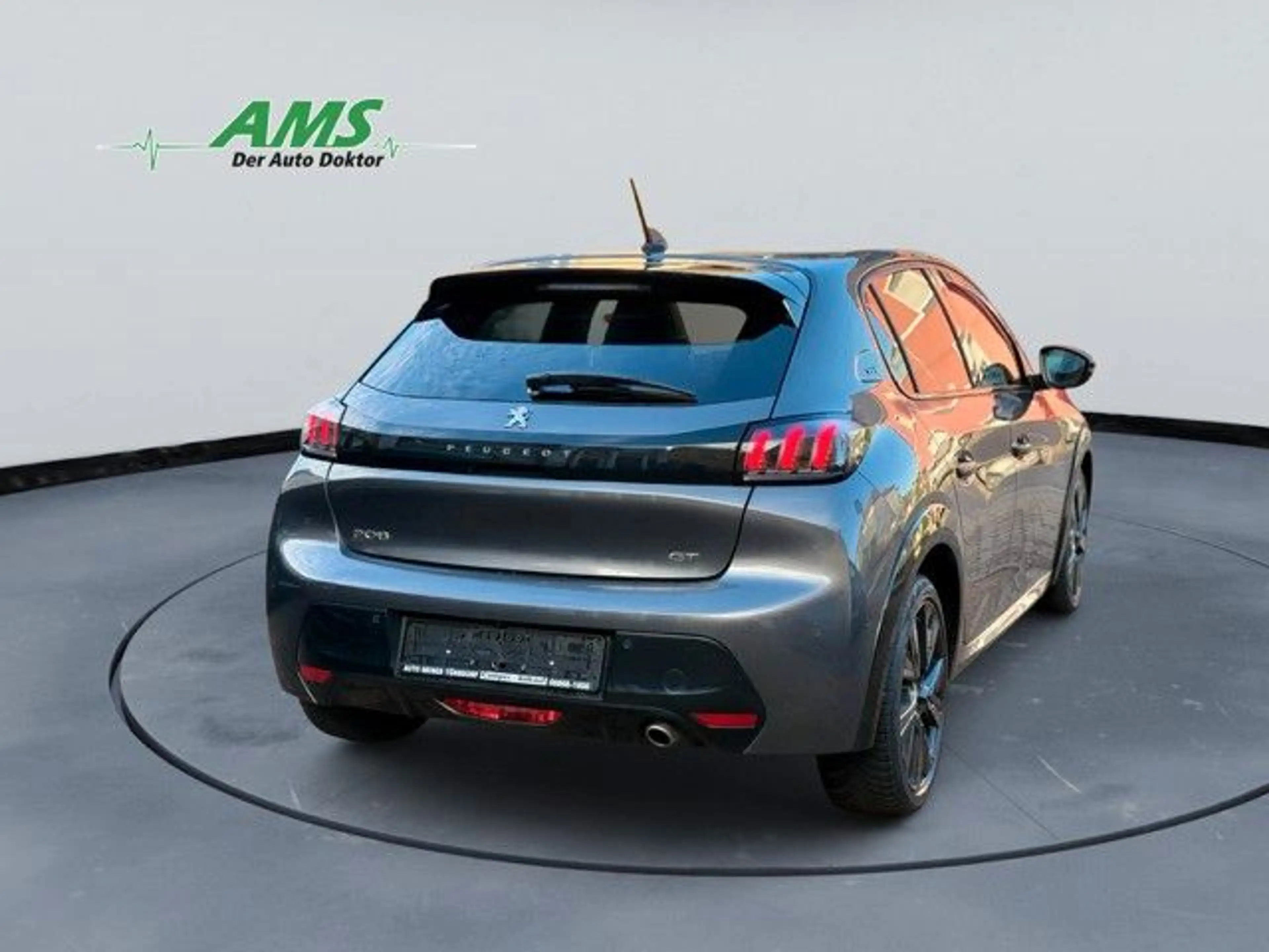 Peugeot 208 GT Pack — photo 11