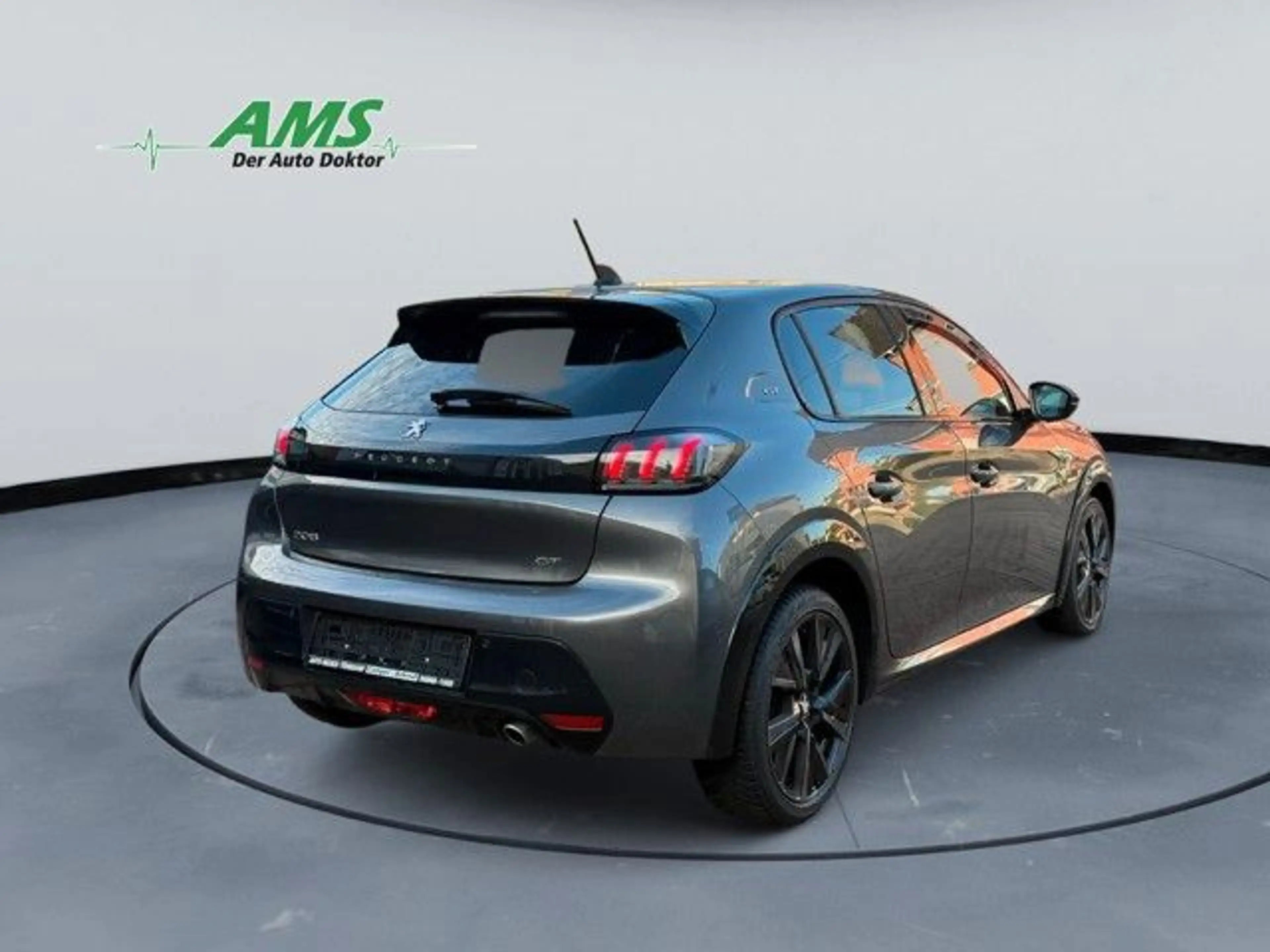 Peugeot 208 GT Pack — photo 10