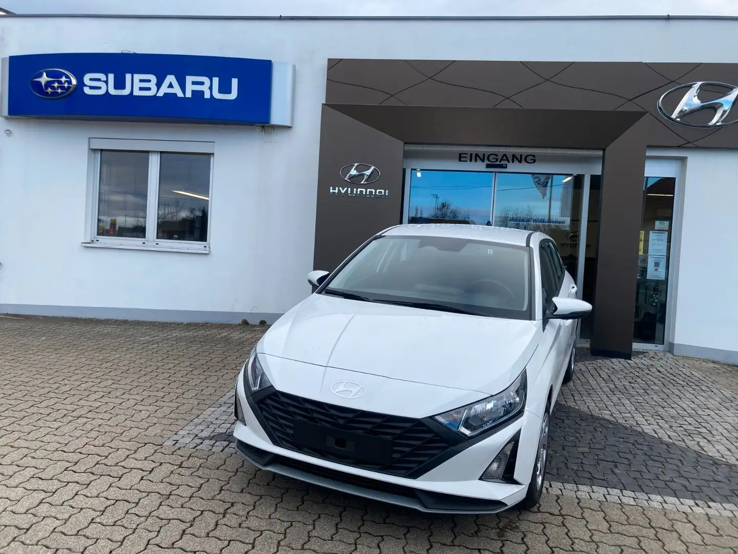 Hyundai i20 1.2 Select mit Navi und Klima Blanc - 2