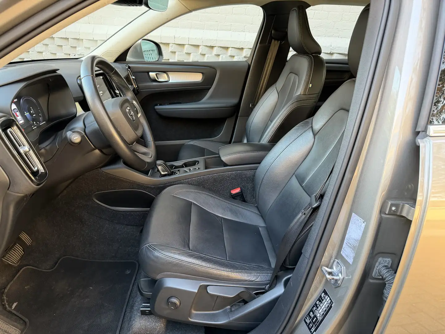 Volvo XC40 1.5 T5 Recharge Momentum Pro Leer Achteruitrijcame Grijs - 2