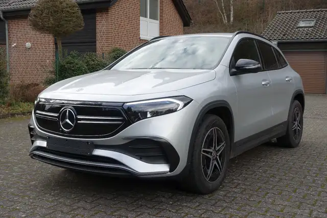 Mercedes-Benz EQA 300 4M AMG Line u. Night-Paket
