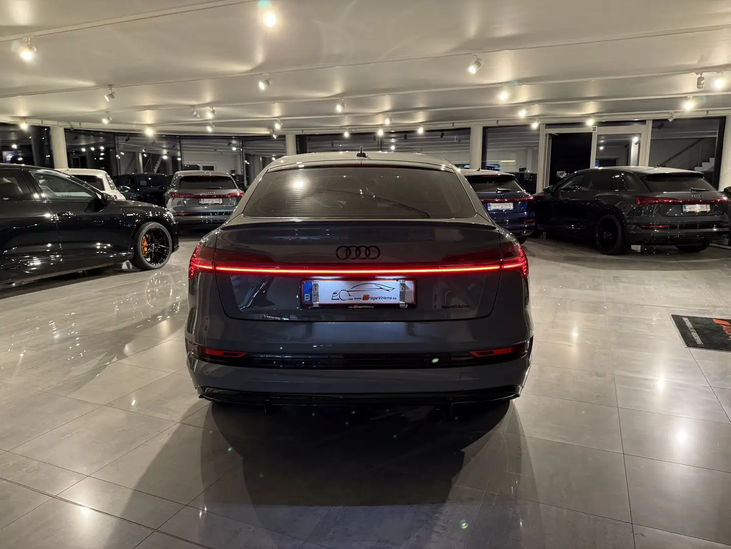 Audi Q8 e-tron S-LINE QUATTRO COMPETITION 408PK  * NIEUW 0KM!!!! Gris - 2
