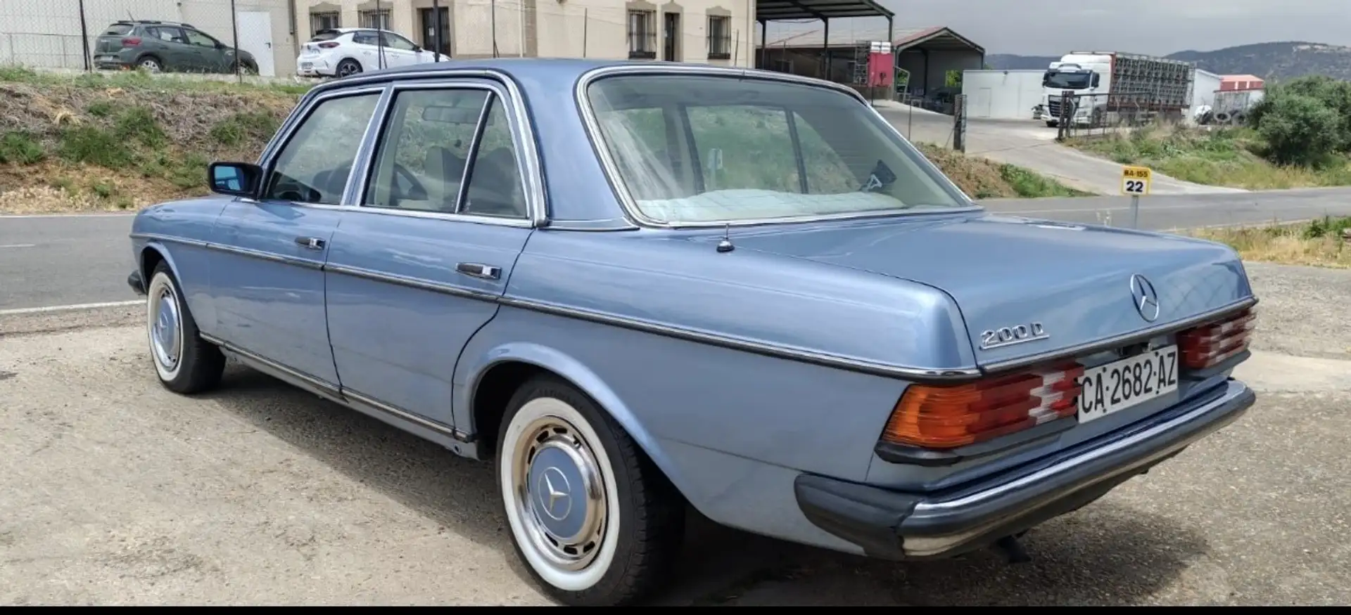 Mercedes-Benz 200 200D - 1