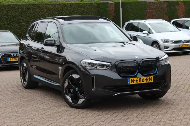 BMW iX3 High Executive 80 kWh / SoH 94,9% / Trekhaak / Pan