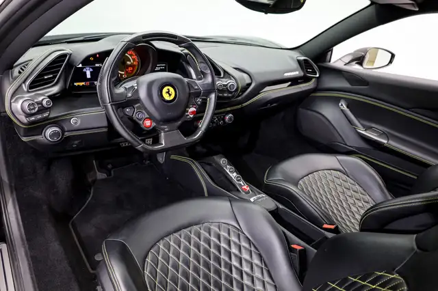 Ferrari 488 view 17