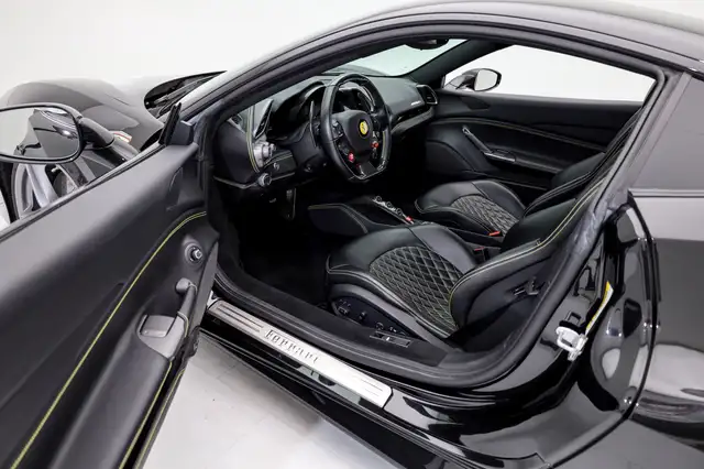 Ferrari 488 view 15