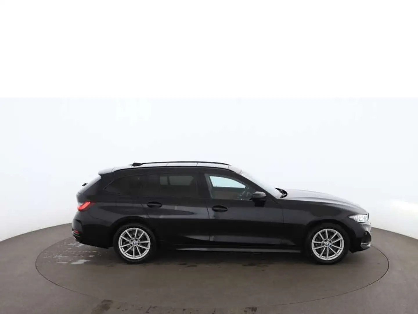 BMW 318 d Touring Aut LED SKY RADAR NAVI LEDER SITZHZG Schwarz - 2