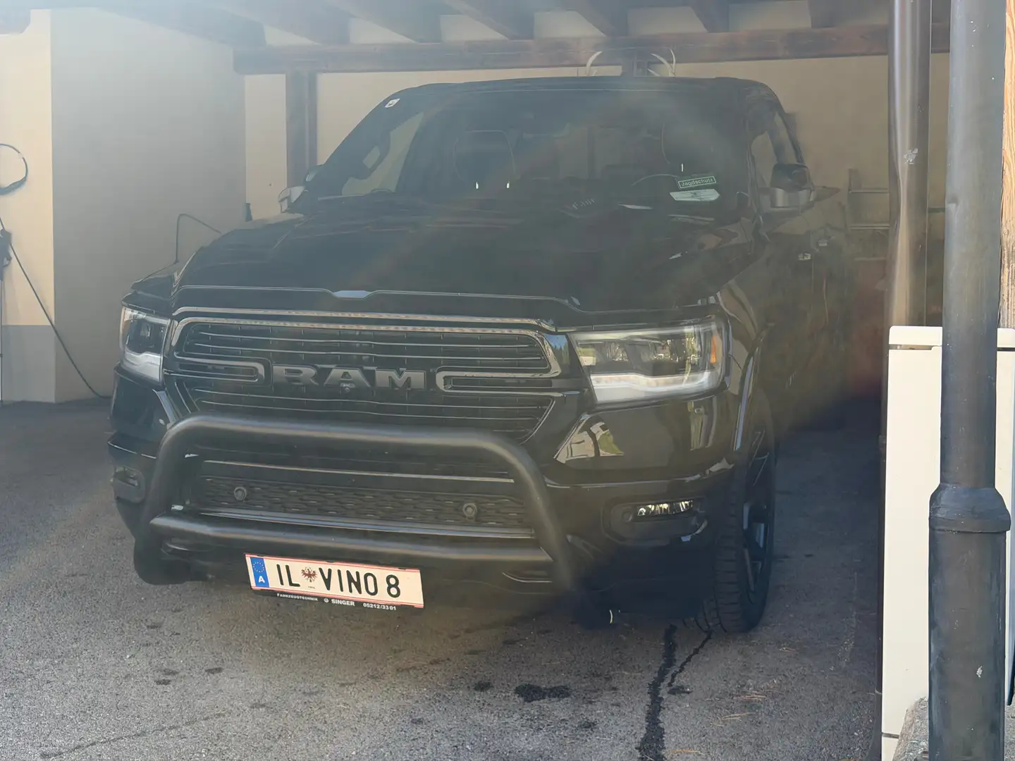 RAM 1500 Laramie Night Schwarz - 1
