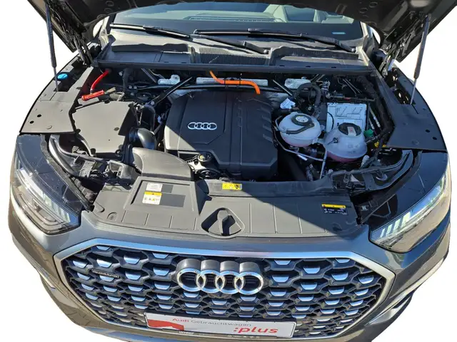Audi Q5 view 12