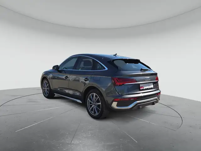 Audi Q5 view 3
