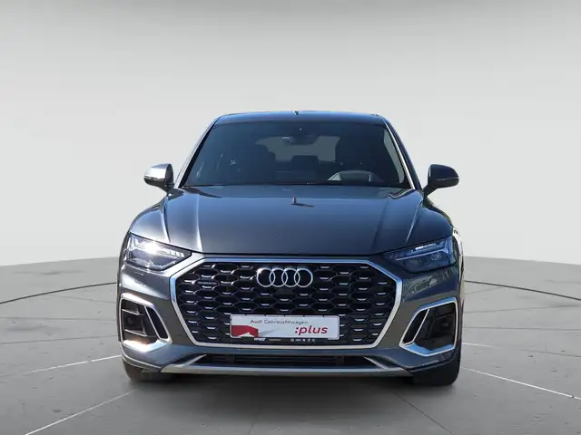 Audi Q5 view 2