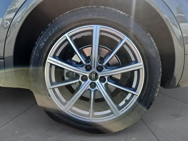 Audi Q5 view 15