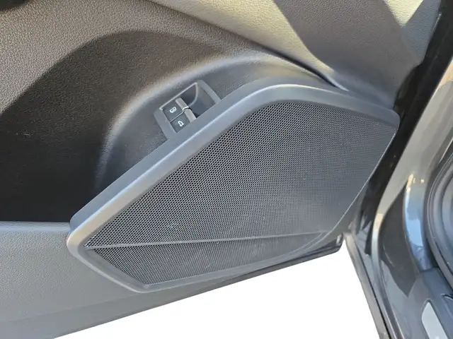 Audi Q5 view 11