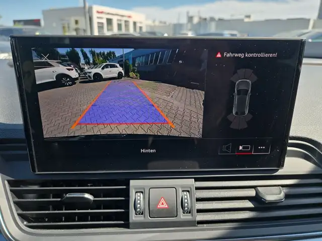 Audi Q5 view 18