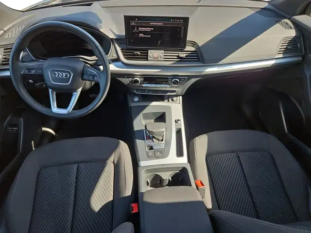 Audi Q5 view 8