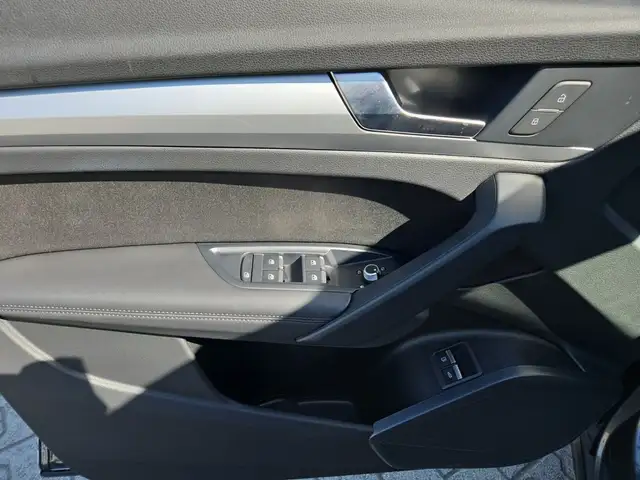 Audi Q5 view 16