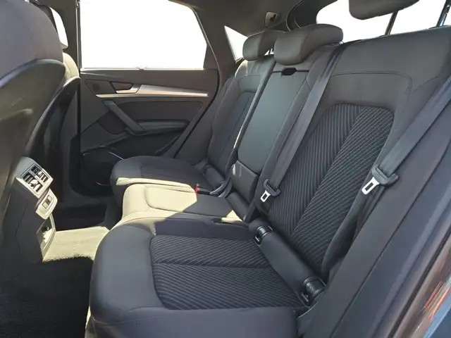 Audi Q5 view 10