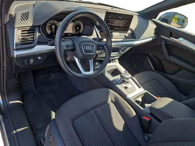 Audi Q5 view 4