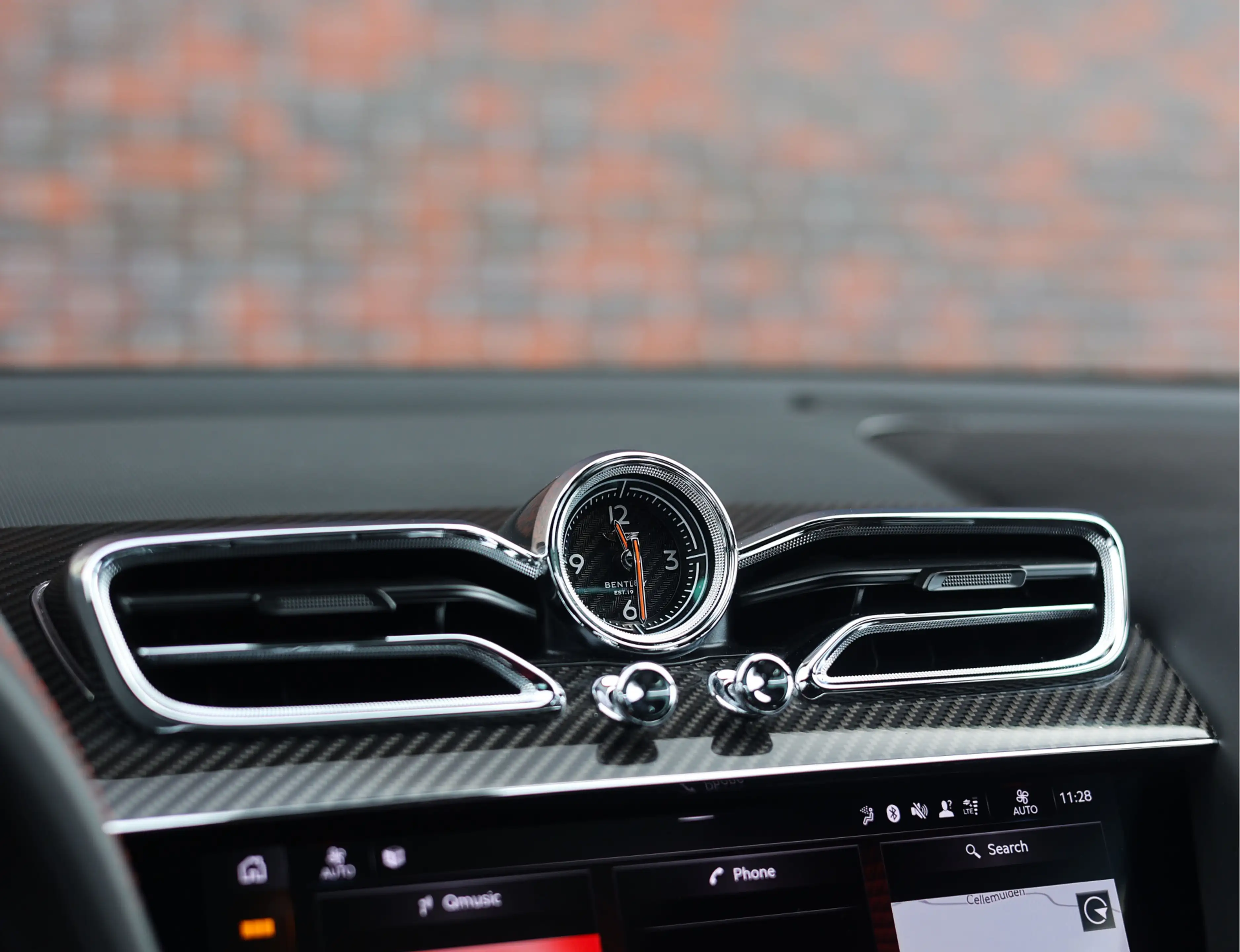 Bentley Bentayga V6 Hybrid | Mulliner - Naim - Night Vision — photo 40
