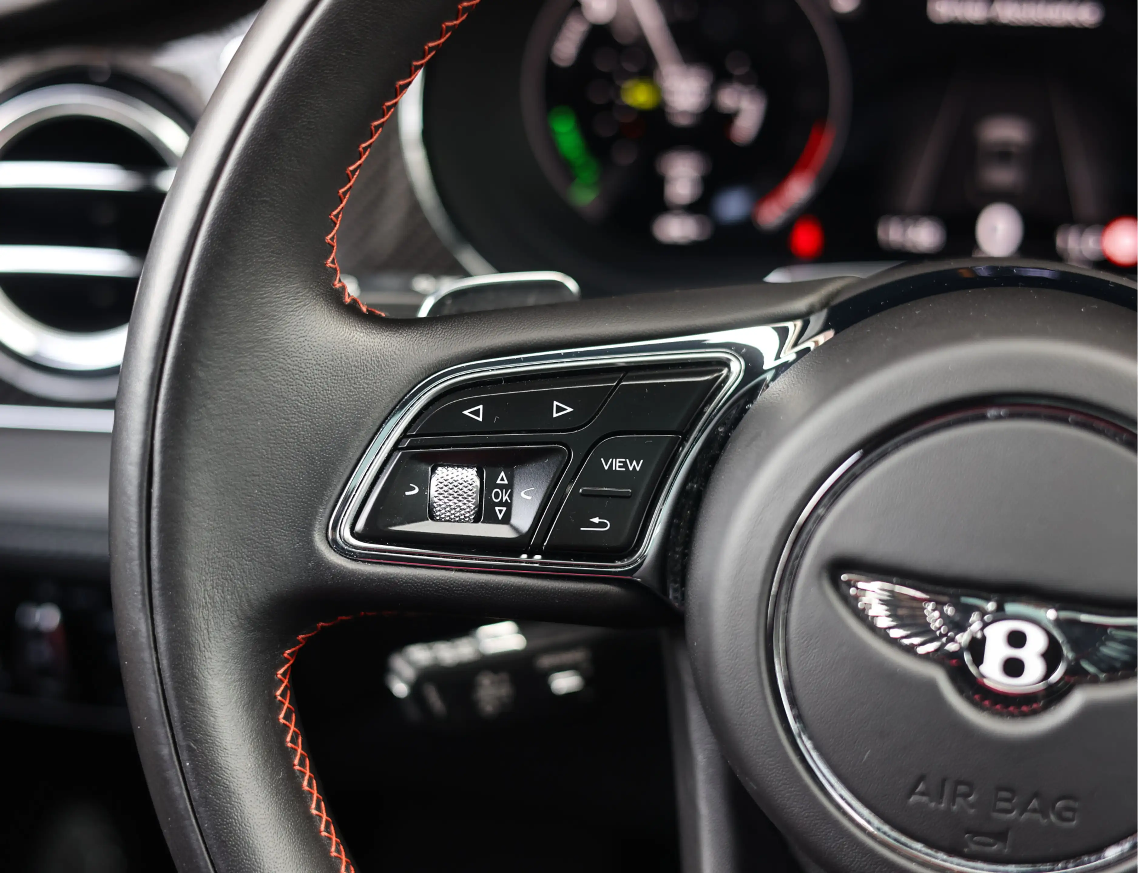 Bentley Bentayga V6 Hybrid | Mulliner - Naim - Night Vision — photo 34