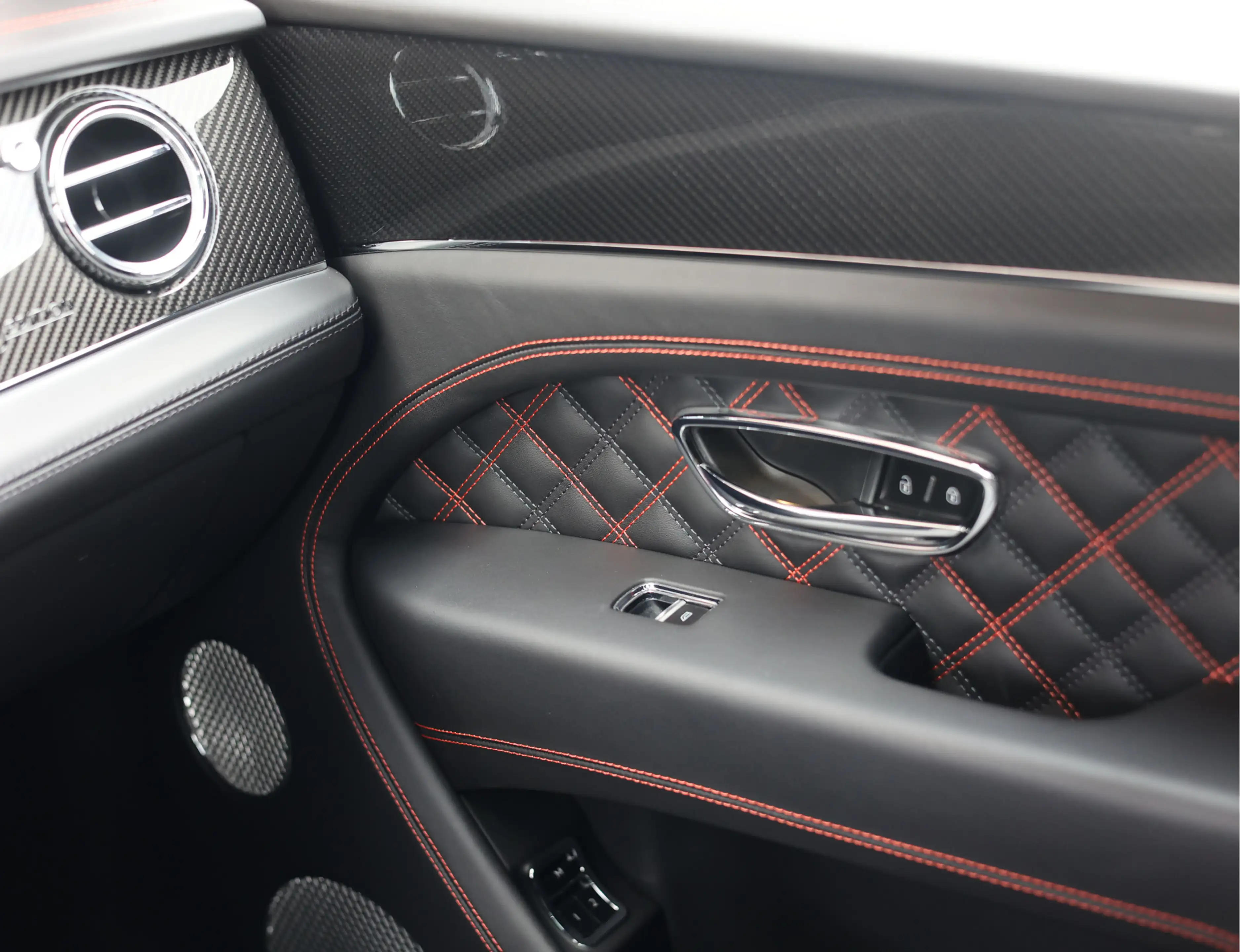 Bentley Bentayga V6 Hybrid | Mulliner - Naim - Night Vision — photo 45