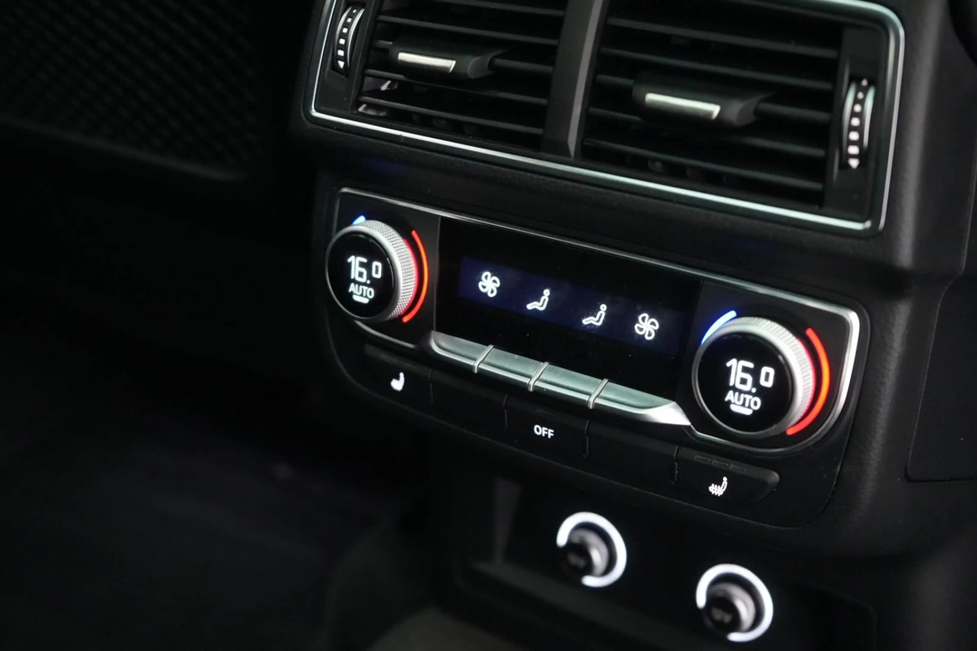 Audi SQ7 4.0 TDI quattro tiptronic ACC/Kamera/HUD/Pan — photo 13