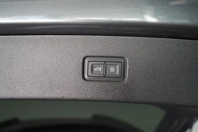 Audi SQ7 view 8