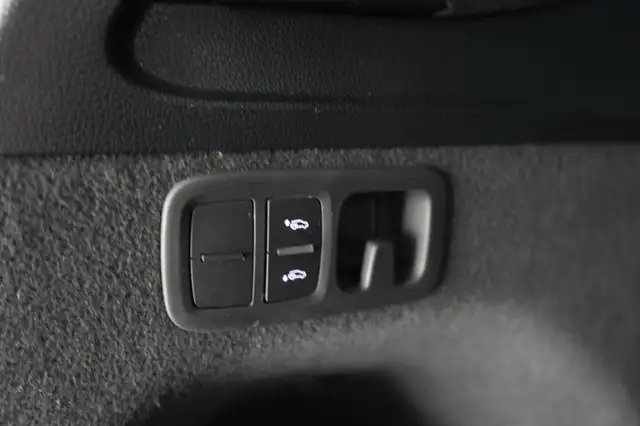 Audi SQ7 view 9