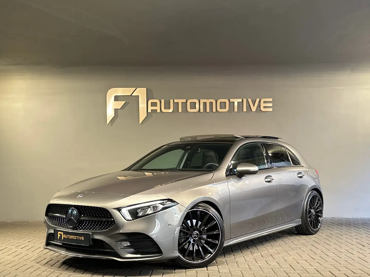 Mercedes-Benz A 200 AMG Pano|Night|Sfeer|Camera|19" Gris - 1