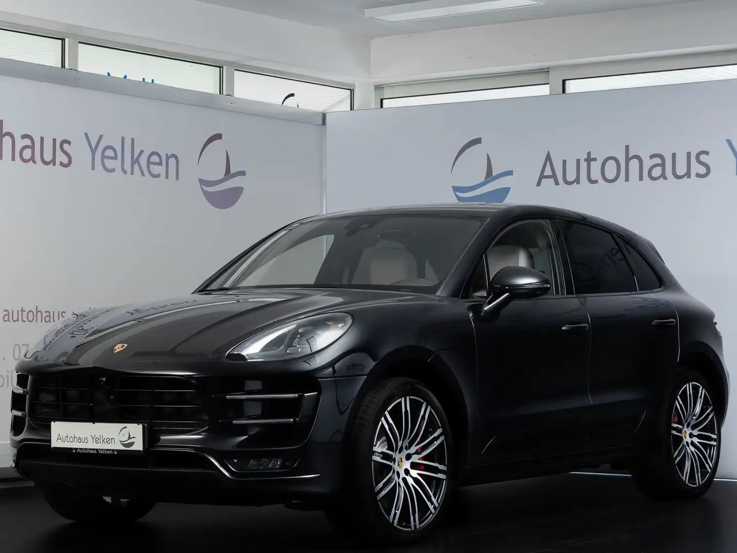 Porsche Macan Turbo Performance ACC*PANO*LUFT*STDHZ*360° Schwarz - 2