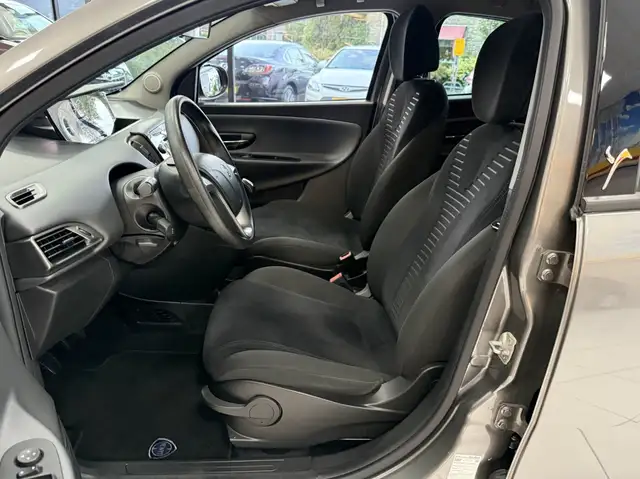 Lancia Ypsilon view 26