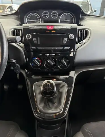 Lancia Ypsilon view 23