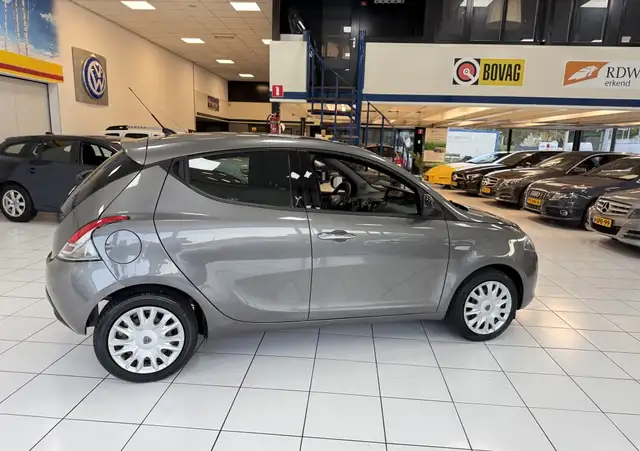 Lancia Ypsilon view 16