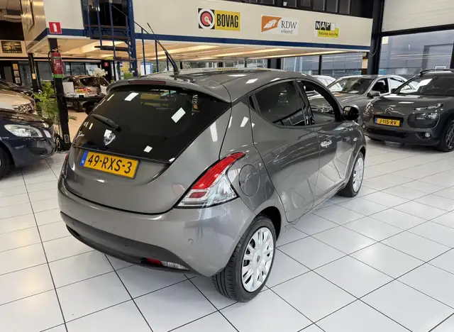 Lancia Ypsilon view 13