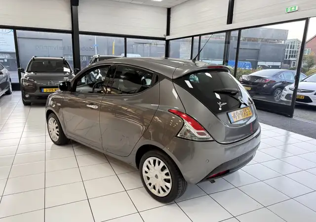 Lancia Ypsilon view 11