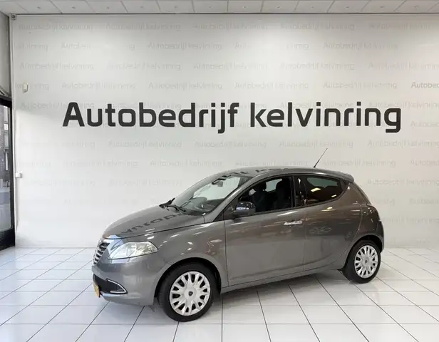 Lancia Ypsilon view 9