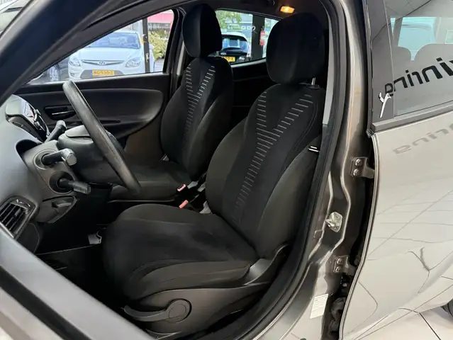 Lancia Ypsilon view 27